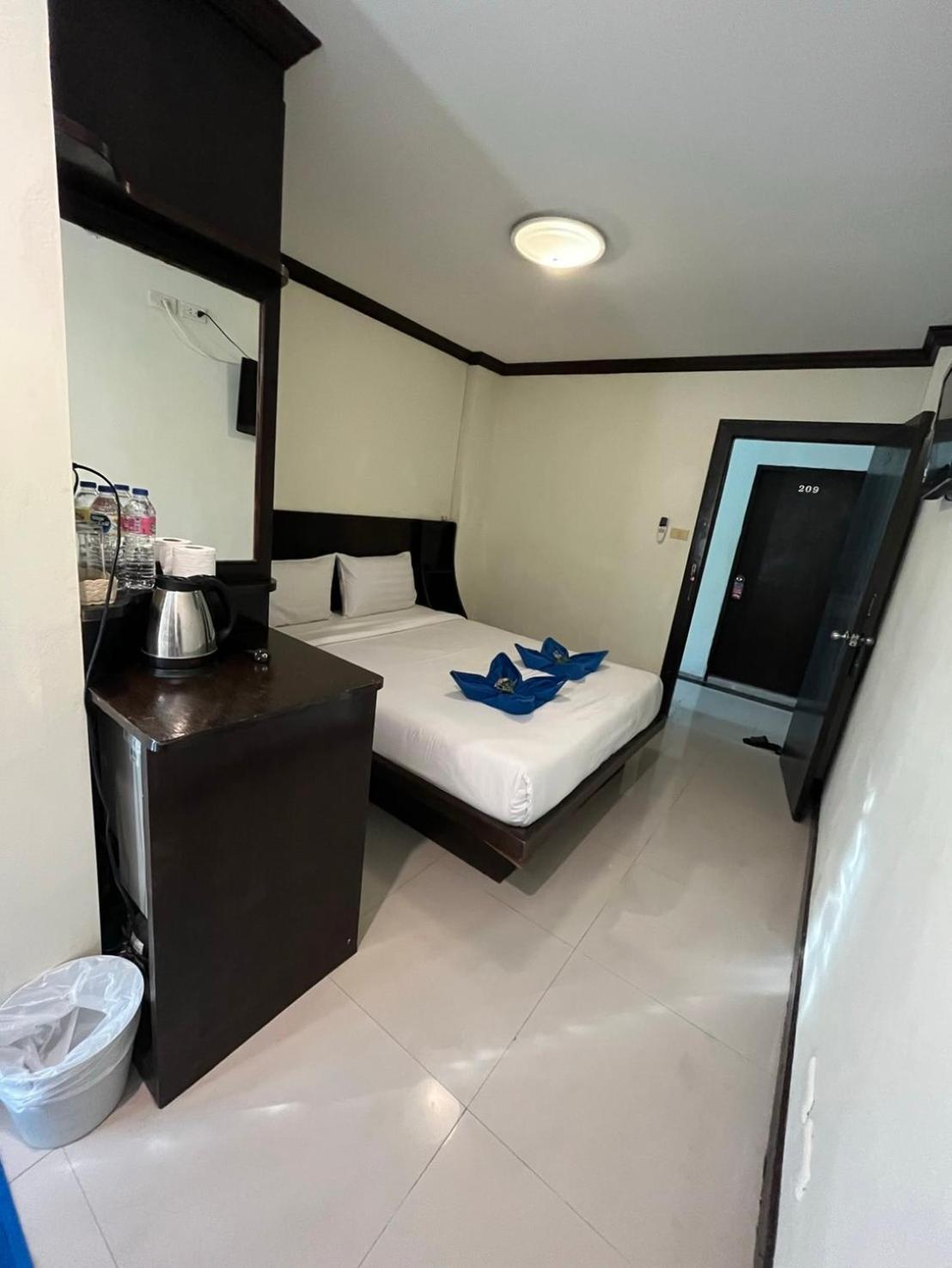 Отель Blueskyhouse Patong Экстерьер фото
